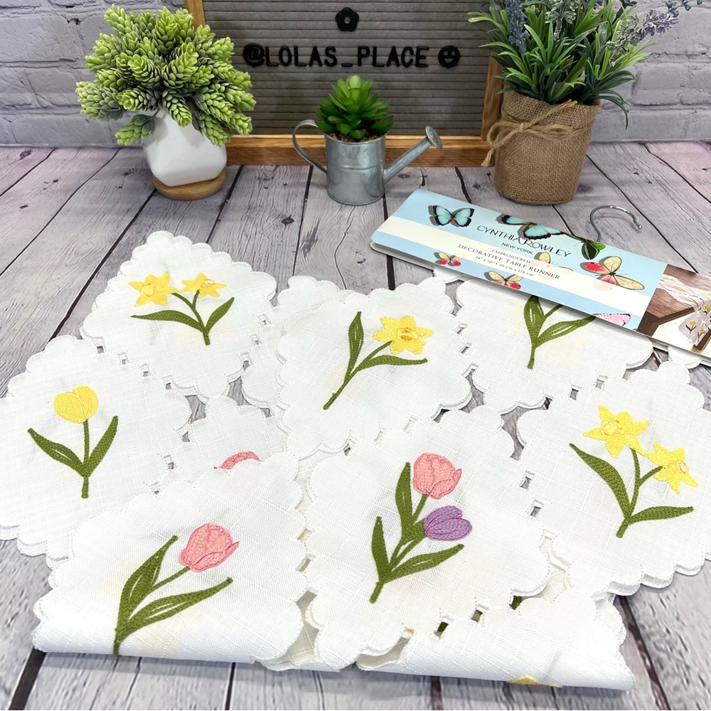 CYNTHIA ROWLEY Embroidered Decorative Table Runner-NWT (LGH-43)